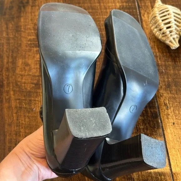 Emergency Exit | 90s Y2K Block Heel, Square Toe Mary Jane Shoes, Size 7 - Picture 7 of 10